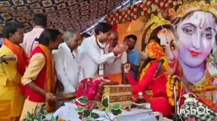 आरोन: आरोन के वार्ड 1 में गंगा दशहरा पर श्रीराम महायज्ञ और भागवत कथा के समापन में शामिल हुए जयवर्धन सिंह