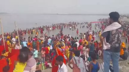लालगंज: गंगा दशहरा पर बसंता जहानाबाद गंडक नदी में श्रद्धालुओं ने लगाई डुबकी