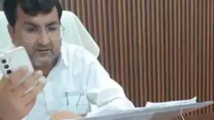 खजनी: मतदाता सूची में काम से बचने पर एसडीएम ने खजनी में आंगनबाड़ी कार्यकत्री को BLO पद छोड़ने पर नौकरी गंवाने की दी चेतावनी