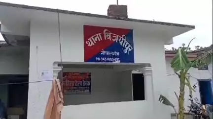 विजयीपुर: विजयीपुर पुलिस ने शराब के नशे में एक युवक को गिरफ्तार किया
