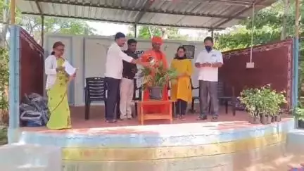 ಚಿತ್ರದುರ್ಗ: ಮಠದ ಕುರುಬರಹಟ್ಟಿ ವ್ಯಾಪ್ತಿಯ ಧಮ್ಮ ಕೇಂದ್ರದಲ್ಲಿ ವಿಶ್ವ ಪರಿಸರ ದಿನಾಚರಣೆ
