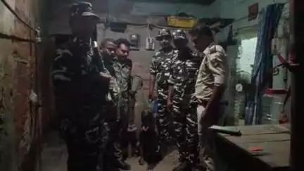 मधुबनी: बड़ा बाजार गदियानी में डॉग स्क्वायड टीम पहुंची