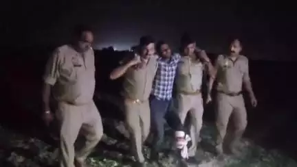 बदायूं: बिनावर थाना पुलिस ने गौकशी के मामले में वांछित अभियुक्त को मुठभेड़ में किया गिरफ्तार, अभियुक्त के पैर में लगी गोली