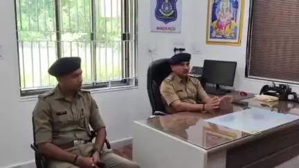 હાંસોટ: બકરી ઈદના તહેવાર કોમી એખલાસ ભર્યા વાતાવરણમાં સમ્પન થાય તે અર્થે હાંસોટ પોલીસ મથકમાં શાંતિ સમિતિની બેઠક મળી