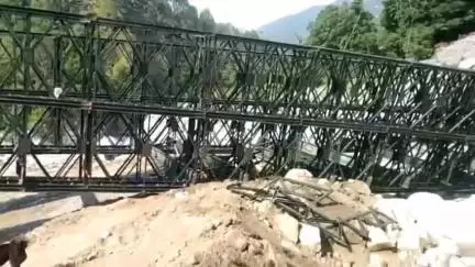 उत्तराखंड के चमोली जिले में PWD द्वारा बनाया गया वैली ब्रिज ढह गया

इस पुल की लंबाई 60 मीटर थी , इसे 2 करोड़ 80 लाख रुपए
