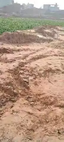 pokhar per kar rahe logva kabje kisanon ko nuksan