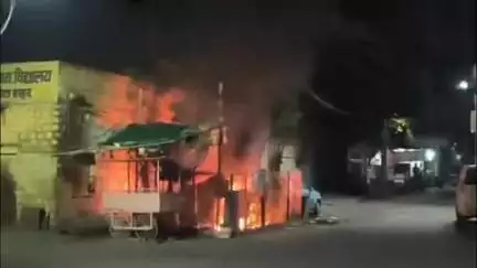लाडपुरा: कुन्हाड़ी इलाके के सकतपुरा थर्मल गेट नंबर 2 के निकट मध्यरात को ट्रांसफार्मर में लगी आग के धमाके पर पाया गया काबू
