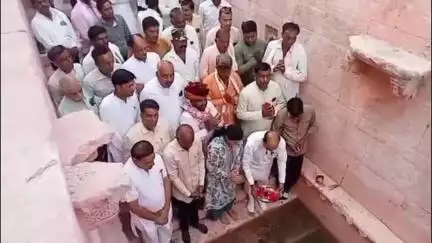 जीरापुर: माचलपुर में बावड़ी उत्सव के तहत गंगा आरती का आयोजन, विधायक हजारीलाल दांगी शामिल हुए