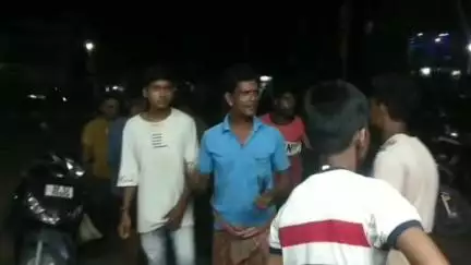 নাকাশিপাড়া: বিক্রমপুরে জাতীয় সড়ক পার হতে গিয়ে ট্রাকের ধাক্কায় প্রাণ গেল হনুমানের, সৎকারের ব্যবস্থার করল এলাকাবাসীরা