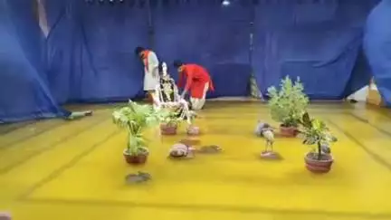 झालरापाटन: द्वारिकाधीश मंदिर में गंगा दशमी पर नाव मनोरथ, फूलों से सजी नाव में भगवान का यमुना विहार, दूर-दूर से पहुंचे श्रद्धालु