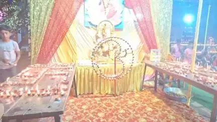 कन्नौज: कन्नौज शहर के एसबीएस कॉलेज में मां गायत्री जयंती समारोह के दूसरे दिन जलाए गए पांच हजार दीपक, हुई आरती
