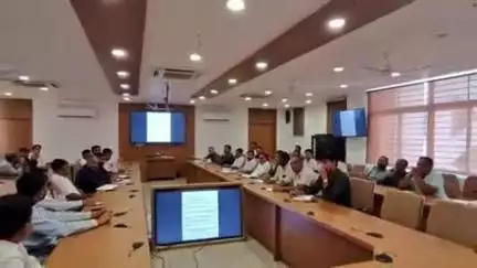 મોડાસા: જિલ્લા સેવા સદન ખાતે ગ્રામ પંચાયતની ચૂંટણીને લઈને તાલીમ