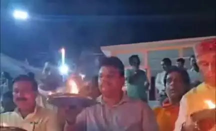 नौगढ़: जमुआर नाले पर आयोजित भव्य गंगा आरती में सांसद और जिलाधिकारी ने लिया हिस्सा