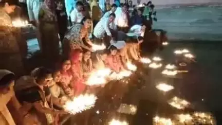 झालरापाटन: गोमती सागर तालाब पर वंदे गंगा अभियान, जिला प्रशासन और देवस्थान विभाग ने कराई गंगा पूजा, श्रद्धालुओं ने किया दीपदान