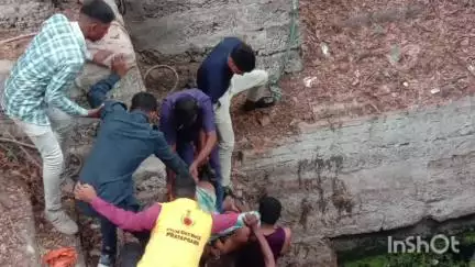 प्रतापगढ़: अम्बामाता बावड़ी में गिरने से चतुर्थ श्रेणी के कर्मचारी की हुई मौत, 3 घंटे चला रेस्क्यू ऑपरेशन