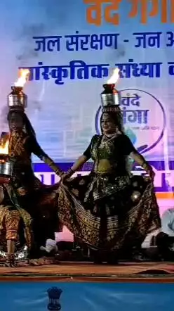 खैरथल में वंदे गंगा जल संरक्षण अभियान के तहत सांस्कृतिक संध्या का हुआ आयोजन, जिला कलेक्टर ने किया दीप प्रज्वलन