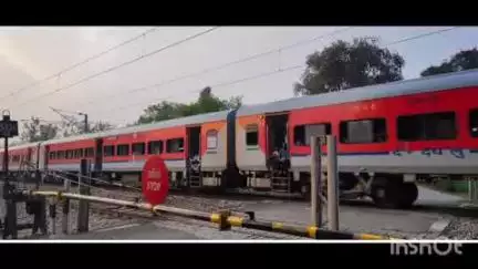 मीरगंज: लाभारी में वंदे भारत पर पथराव मामले में घटना में शामिल बच्चों को छोड़ने से पहले परिजनों से ब्रांड भरवाकर दी गई चेतावनी