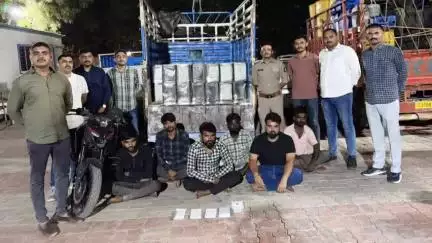 અંજાર: પોલીસે ભીમાસર ખાતે આવેલ ઇન્ડસ્ટ્રીઝના ગોડાઉનમાંથી થયેલ તેલ ચોરીના ગુન્હાનો ભેદ ઉકેલી આરોપીઓને મુદ્દામાલ સાથે ઝડપ્યા