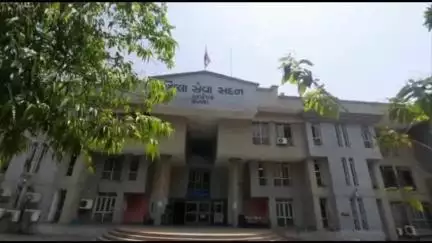 નાંદોદ: ગ્રામ પંચાયતોની ચૂંટણી દરમિયાન સંબંધિત ચૂંટણી અધિકારીની કચેરીની ૧૦૦ મીટરની આસપાસ ત્રણથી વધુ વાહનોના પ્રવેશ પર પ્રતિબંધ ફ