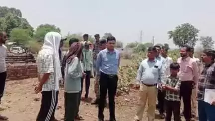 रायसेन: कलेक्टर अरुण विश्वकर्मा ने बनखेड़ी में शांति धाम स्थल का निरीक्षण किया, नवीन शेड बनाने के आदेश दिए