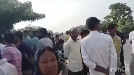 हर्रैया: दुबौलिया थाना क्षेत्र के राम जानकी मार्ग पर ब्लॉक के सामने अज्ञात वाहन की ठोकर से एक व्यक्ति की मौत हुई