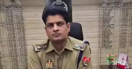 महाराजगंज थाने में तैनात उप निरीक्षक और आरक्षी को विवेचना से नाम निकालने के नाम पर रिश्वत मांगने पर किया गया निलंबित