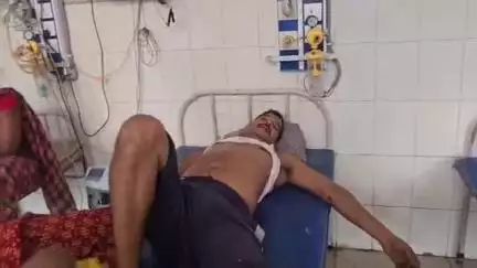 बाढ़: ललितपुर गांव में जमकर हुई मारपीट, एक व्यक्ति का हाथ टूटा