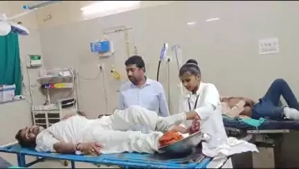 बांसवाड़ा: नाड़ा तोड़ घाटी में कार ने बाइक को मारी टक्कर, 2 जने हुए घायल व एक वृद्ध की हुई मौत