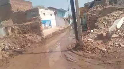 बरही: ग्राम नदावन में रोड दुर्दशा का शिकार जिम्मेदार नहीं दे रहे ध्यान
