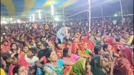 जोगापट्टी: योगापट्टी क्षेत्र के राधा कृष्ण मंदिर में सामूहिक विवाह समारोह का हुआ आयोजन, 11 जोड़े परिणय सूत्र में बंधे