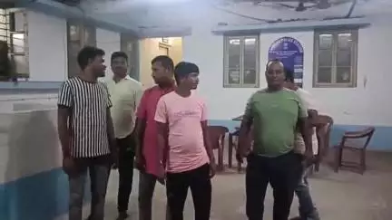 ক্যানিং ১: ক্যানিংয়ের নিকারীঘাটা এলাকা থেকে ধারাল অস্ত্র সহ গ্রেপ্তার যুবক