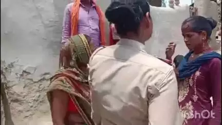 जलालाबाद: गांव कुडरा तालुका पेहना में जन शिकायत के आधार पर उपजिलाधिकारी ने नाली और खड़ंजे के रुके हुए कार्य को पुनः कराया शुरू