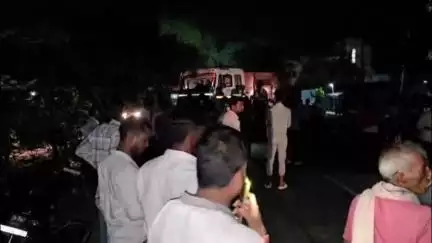 कुटुंबा: रिसियप के बभंडीह के समीप शादी समारोह से लौट रहे युवक की मौत, एक घायल, हाइवा ने कुचला, विरोध में सड़क जाम