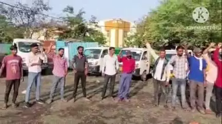 हुज़ूर: भोपाल में सफाई कर्मियों का प्रदर्शन, भुगतान के आश्वासन के बाद काम पर लौटे