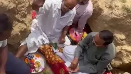 बिल्सी: विधायक हरीश शाक्य ने हैदलपुर गांव में मुख्यमंत्री अभ्युदय कंपोजिट विद्यालय की नींव रखकर शिलान्यास किया