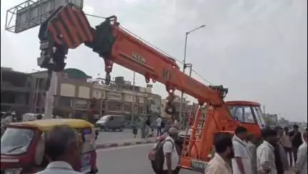 मथुरा: मंडी चौराहे के समीप हाइड्रा गाड़ी ने 26 वर्षीय युवक को मारी टक्कर, मौके पर हुई दर्दनाक मौत
