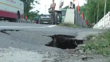 মঙলদৈ ভাগ: মঙলদৈত ভয়ংকৰ গৰাখহনীয়ৰ কৱলত ১৫ নং ৰাষ্ট্ৰীয় ঘাইপথ, নিৰ্বিকাৰ বিভাগীয় কতৃপক্ষ #jansamasya