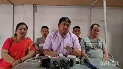 बागेश्वर: व्यापार मंडल अध्यक्ष कवि जोशी ने प्रेस वार्ता में कहा, पूर्व अध्यक्ष हरीश सोनी अपने कार्यकाल का हिसाब दें