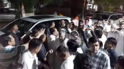 सूरतगढ़: कांग्रेस प्रदेशाध्यक्ष डोटासरा सूरतगढ़ पहुंचे, जनसेवा केंद्र में विधायक और पार्टी कार्यकर्ताओं ने किया स्वागत