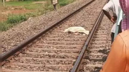 नगड़ी: नगड़ी थाना क्षेत्र में रेलवे लाइन पर ट्रेन से कटकर अज्ञात बुजुर्ग की मौत