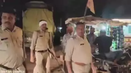 शिवपुरी नगर: फिजिकल थाना पुलिस ने थाना क्षेत्र में की गश्त, शराब दुकानों के आसपास बैठे शराबियों को खदेड़ा