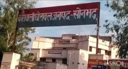 घोरावल: घोरावल बाजार में जाम में फंसे बाइक सवार युवक द्वारा हॉर्न बजाने पर मनबढ़ों ने युवक के साथ जाति पूछकर की मारपीट