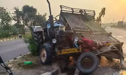 शाहजहांपुर: अटसलिया पुल के समीप ट्रैक्टर का पहिया बदलते समय ट्रक ने मारी टक्कर, 2 लोगों की मौत और 4 लोग हुए घायल