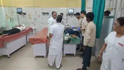 मिर्ज़ापुर: रत्नागिरी से पटना जाते समय ट्रेन के गेट पर बैठा युवक विंध्याचल रेलवे स्टेशन से पहले ट्रेन से गिरकर हुआ गंभीर रूप से घायल