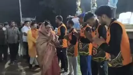 राजपुर: राजपुर में आयोजित फ्लड लाइट क्रिकेट टूर्नामेंट के फाइनल मुकाबले में वाड्रफनगर की टीम रही विजेता