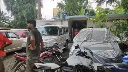 নাকাশিপাড়া: মোটা বড়গাছি গ্রামের এক গৃহবধূর ঝুলন্ত দেহ উদ্ধার পুলিশের, মৃতদেহ শক্তিনগর গেল ময়নাতদন্তের জন্য