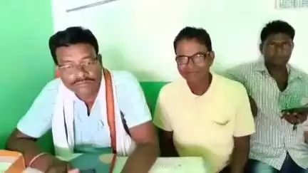 বরাবাজার: সিন্দরী দলীয় কার্যালয়ে আয়োজিত তৃণমূল কংগ্রেসের সাংগঠনিক বৈঠক, উপস্থিত ব্লক কমিটির সহ-সভাপতি