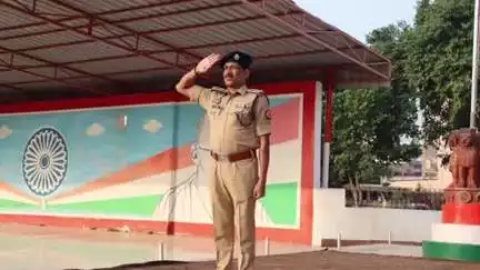 बुलंदशहर: एसएसपी ने पुलिस लाइन की विभिन्न शाखाओं का निरीक्षण कर दिए आवश्यक दिशा-निर्देश, परेड से ली सलामी
