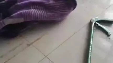 जबलपुर: मेडिकल कॉलेज के गर्ल्स हॉस्टल में छात्रा के कमरे में घुसा सांप, सर्प विशेषज्ञ ने किया रेस्क्यू