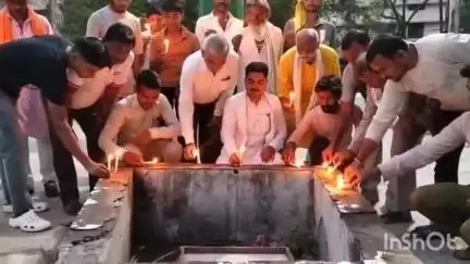 तीन वर्षीय बालिका का अपहरण कर शर्मनाक करतूत व दुष्कर्म करने वाले अभियुक्त की तत्काल फांसी की सजा की मांग करते हुए बुंदेलखंड इंसाफ सेना के राष्ट्रीय अध्यक्ष ए एस नोमानी ने कहा कि पीड़िता जो आज मौत और जिन्दगी से जूझ रही है,उसके लिए प्रदेश सरका
